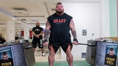 Eddie Hall : sa perte de poids impressionnante avant son combat de boxe contre La Montagne