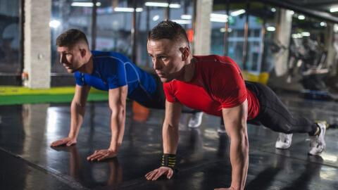 Transformation : 2 jumeaux essaient un régime vegan et omnivore pour comparer les effets sur leur corps