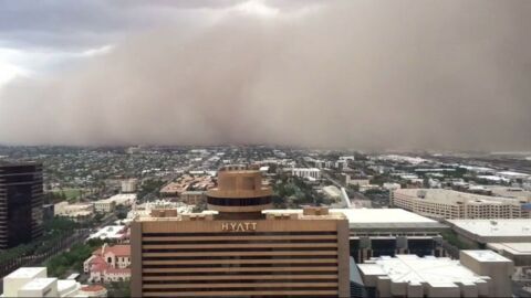 Etats-Unis : La ville de Phoenix recouverte par une tempête de sable !