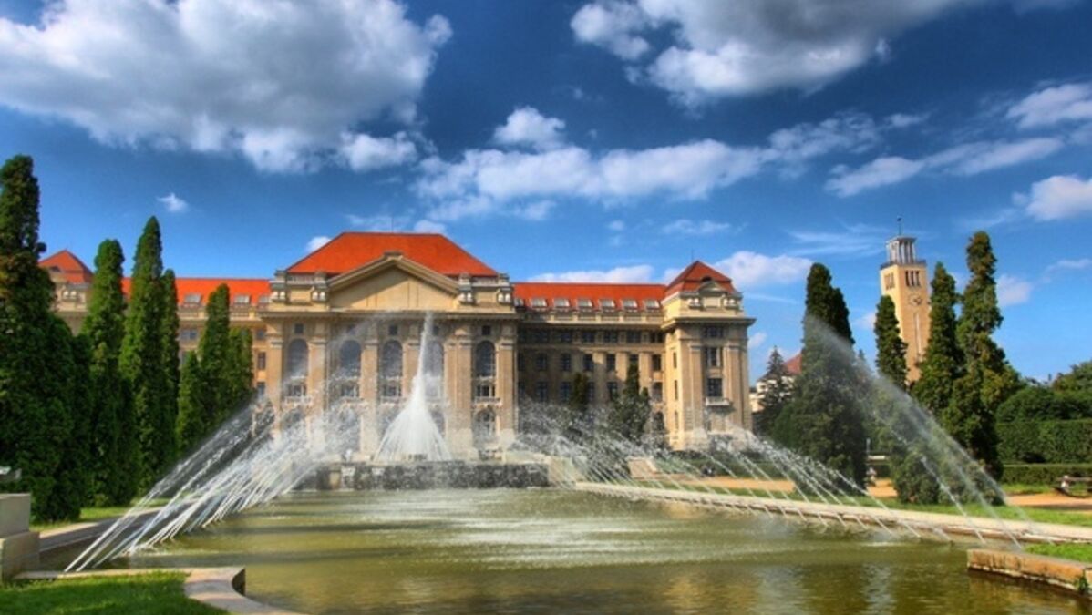 Hongrie : la magnifique université de Debrecen