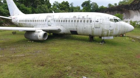 Bali : le mystère du Boeing 737 abandonné en pleine nature