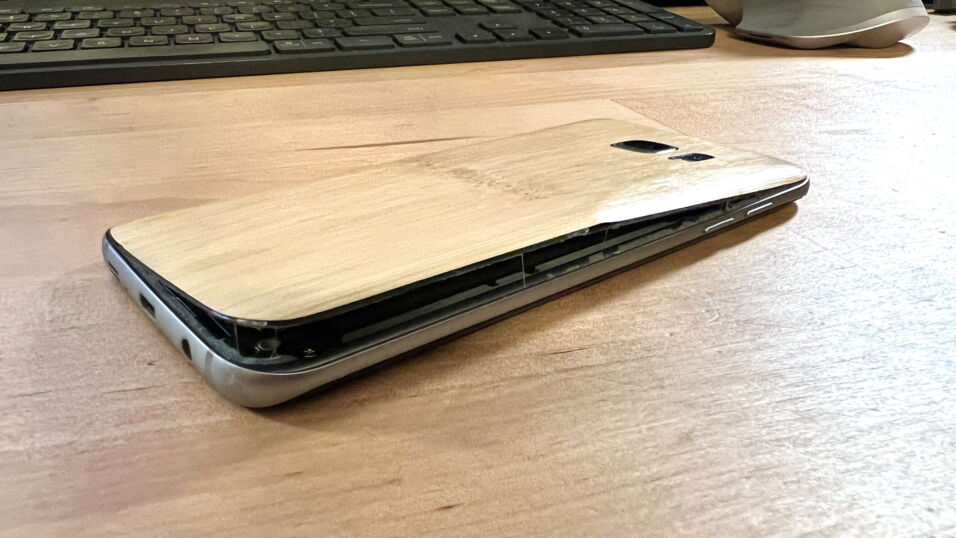 Samsung phones 'blowing up' Users warned as serious problem revealed