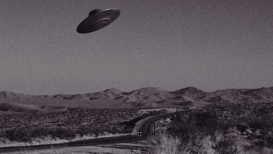 Self-proclaimed former CIA agent claims that 'aliens exist' in an ...