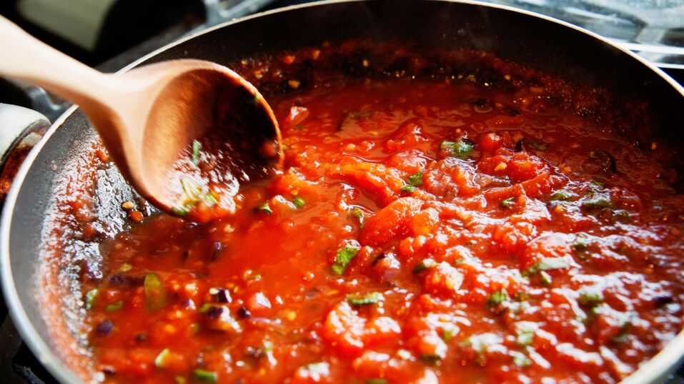 World's best homemade pasta sauce recipe that uses only 4 ingredients