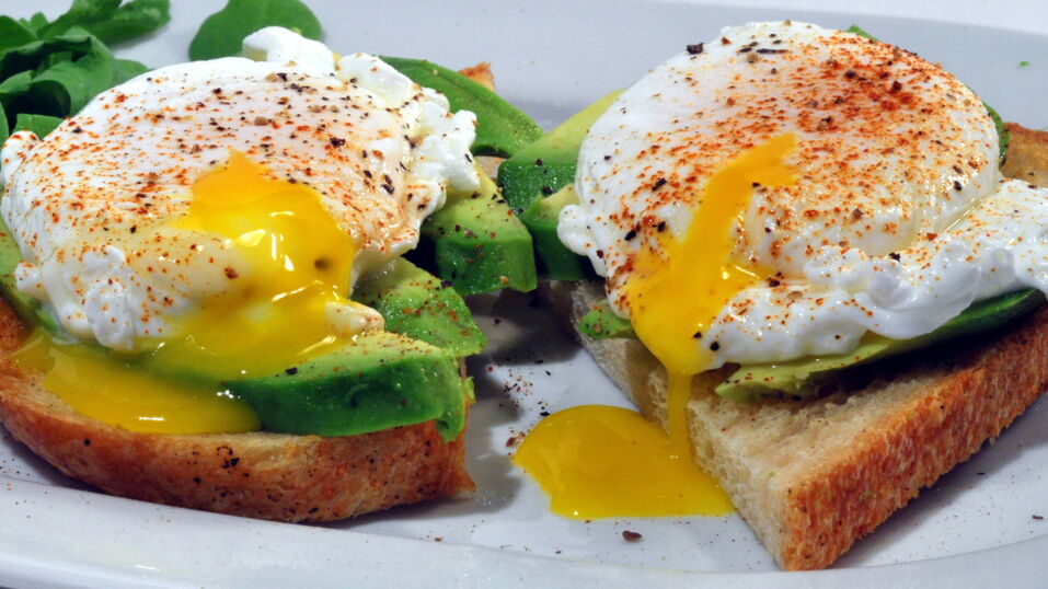 Make the perfect poached egg in under a minute with this hack