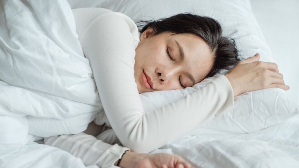 Tired of yellow pillowcases? This is how to wash them back to white