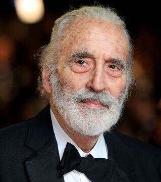 Christopher Lee est décédé le 7 juin 2015 après un énième retour en Saroumane dans Le Hobbit