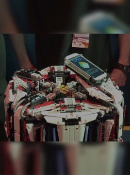 4. Le Cubestormer 3, qui résout un rubik's cube en 3 secondes