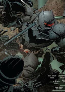 7ème : la 'Trasher Suit' de Batman