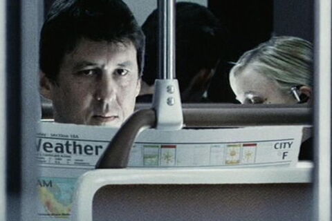 Cameron Diaz cachée dans le métro - Minority Report