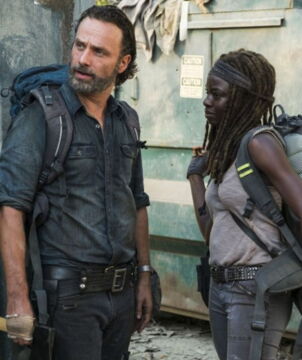 L'histoire d'amour entre Rick et Michonne est une pure invention de la série. Dans les comics, les deux personnages ne sont pas proches du tout.