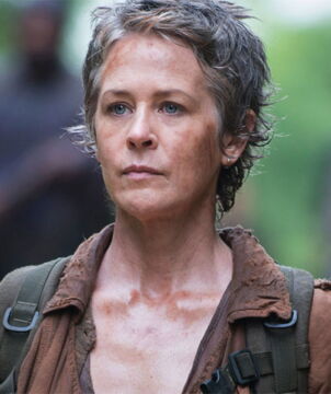 La Carol de la série est une badass, mais dans les comics, elle en est loin. Elle est en effet trouillarde et n'a qu'un rôle de second plan.