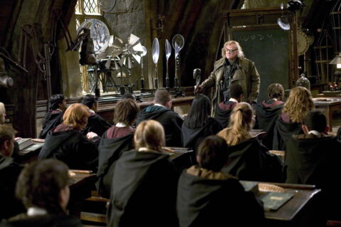 17. Le poste de professeur de Défense contre les forces du Mal est-il vraiment une malédiction ?