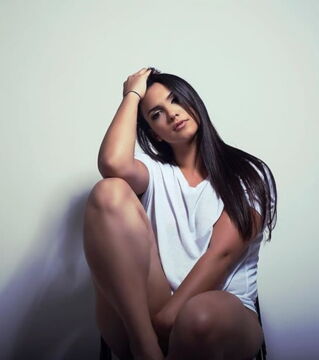 Natascha Encinosa prend encore la pose