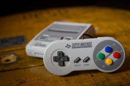 La police saisit 12 000 consoles rétro contrefaites, un butin s’élevant à 50 millions d’euros