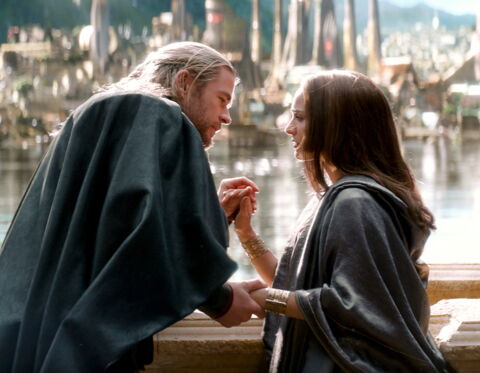 Hemsworth et Portman dans Thor 2