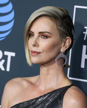 14. Charlize Theron avec 25 morts