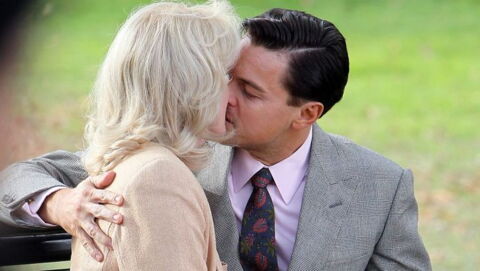 Joanna Lumley et Leonardo DiCaprio dans Le Loup de Wall Street