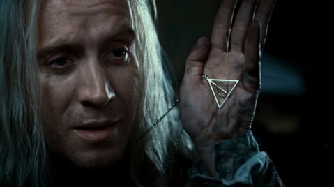 19. Le symbole des reliques de la mort "connecté" à la franc-maçonnerie