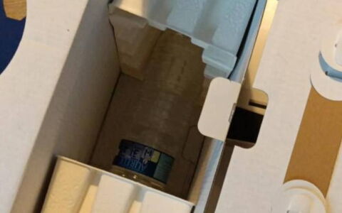 PS5 : meilleure arnaque en envoyant... une bouteille d'eau entre deux morceaux de polystyrène