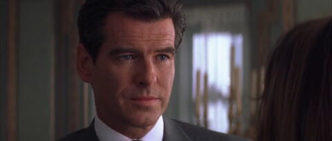 21. Pierce Brosnan était cracheur de feu