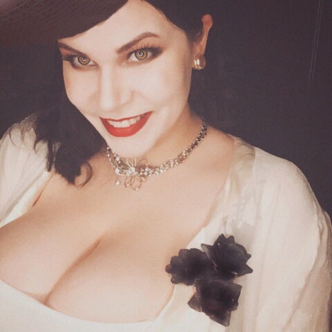 Lady Dimitrescu par hannahcosplay