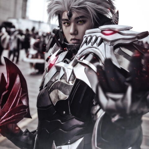 Un cosplay badass de Godking Darius !