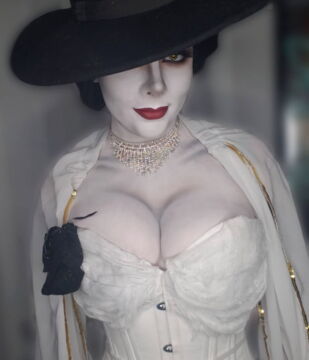 Lady Dimitrescu par bewitched.divination