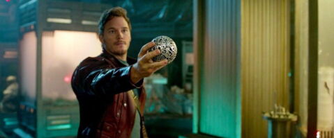 3. Peter Quill laisse tomber l'orbe, un ajout de Chris Pratt