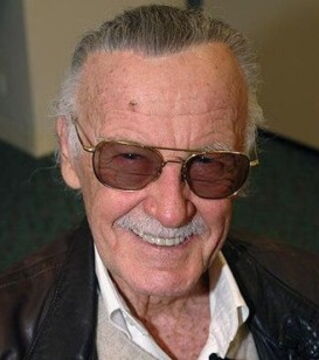 Stan Lee never went to… the hairdresser. As he said in his biography, ‘All of my adult life I never went to the hairdresser. My wife Joanie always cuts my hair for me.’
