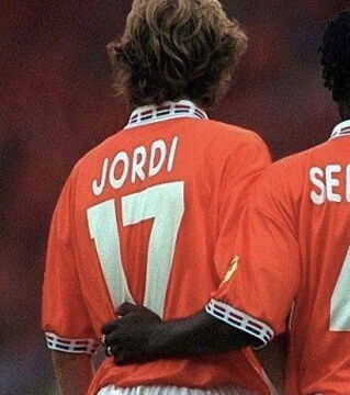 Jordi Cruyff: Imagine the amount of pressure that comes with being the son of the legendary Johan Cruyff. We can understand the reasoning behind this one.