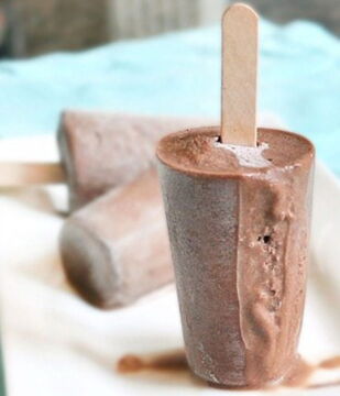 Protein Ice Pops – This simple recipe is the perfect throwback to our childhoods. Blend full fat coconut milk and your choice of flavoured protein powder, and then throw them in the freezer.