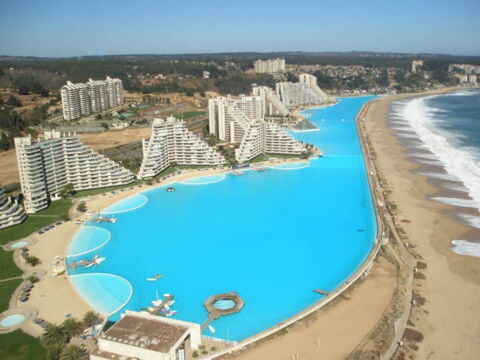 The largest pool in the world can be found in Chile! How awesome is this?! It's right near the ocean too.