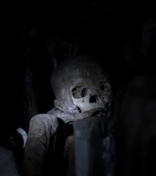 Thousands of mummified bodies are in these underground caves in the Philippines