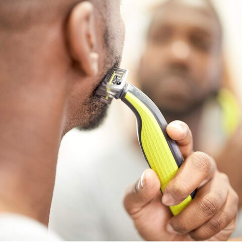 Le rasoir Philips OneBlade Face bénéficie de 57% de réduction