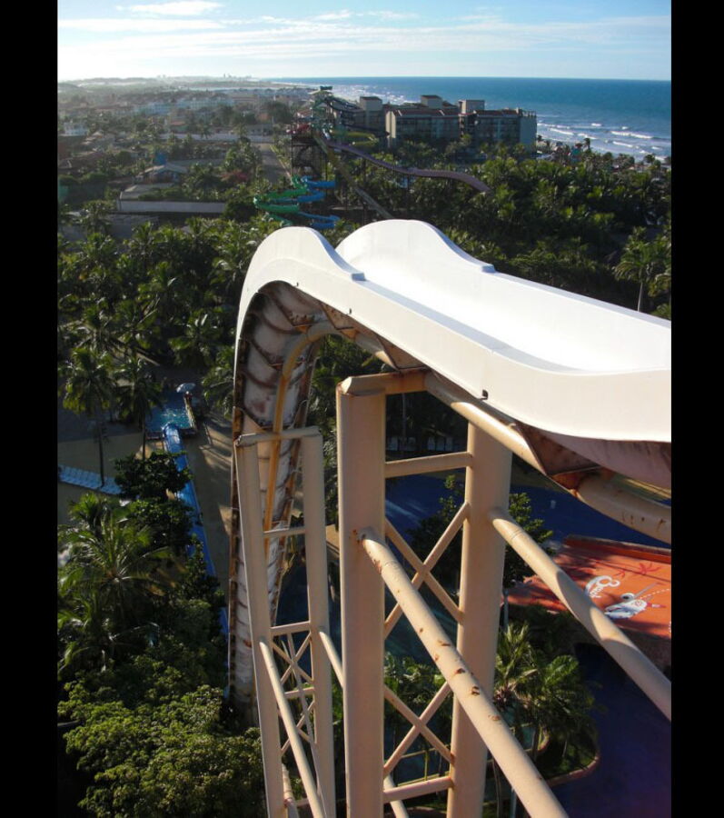 Ce toboggan d'un parc aquatique est le plus haut du monde!