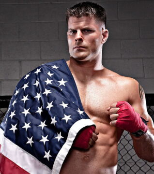 1. Brian „The All-American“ Stann (12-6, 9 K. o.), der UFC-Kommentator hat den Silver Star für Tapferkeit bei der Marine bekommen