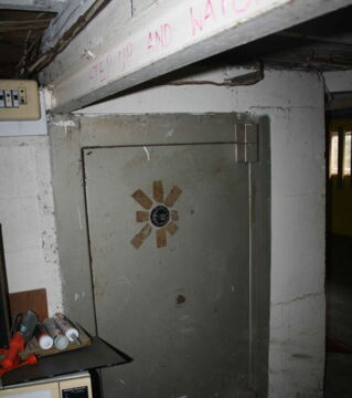 Das ehemalige Haus eines Dealers, das mit diesem Tresor noch lange nicht all seine Geheimnisse offenbart hat