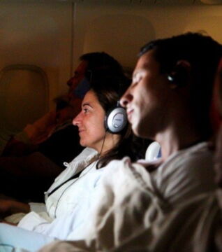 Die Kopfhörer, die ihr bekommt, sind keineswegs neu. Auch wenn sie in Plastik verpackt sind, wurden diese Kopfhörer nur gewaschen und vom vorherigen Verbraucher übernommen…