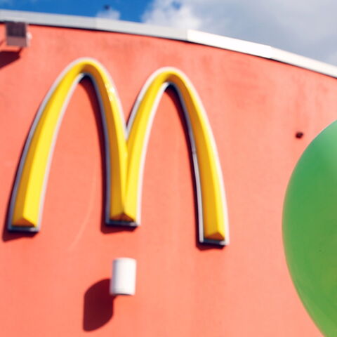 Es symbolisiert Brüste und soll so den Appetit der Kunden anregen. Credits: Getty Images