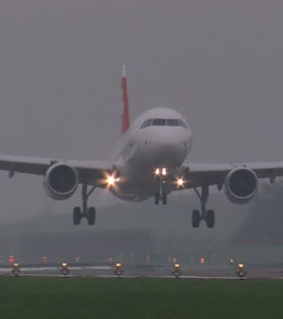 Wenn Piloten zu abrupt bei Regen landen, dann nicht, weil sie es nicht anders können, sondern weil sie Aquaplaning verhindern wollen.