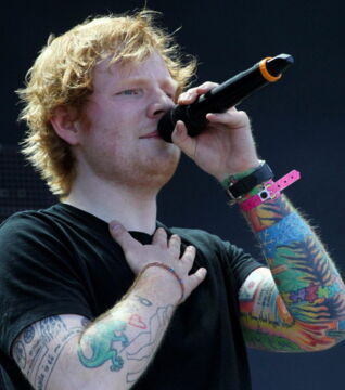 Ed Sheeran: „Sieht aus, als wäre ein Vater mit einer Zeichnung seines Kinds ins Tattoo-Studio gekommen und hätte gesagt: Ich möchte das als Tattoo!“