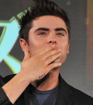 Zac Efron: „Das perfekte Beispiel für ein Tattoo vom späten Abend. Das hat keine Qualität und ist nicht weiterzuempfehlen.“