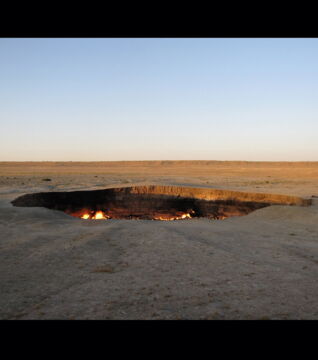 Tagsüber kann man die Flammen beobachten, die dem "Tor zur Hölle" seinen Namen verleihen (Quelle: Stefan Krasowski, Flickr)