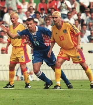 Rumänien - Kroatien, 1998, 0:1. Kroatien siegt im Achtelfinale nach einem umstrittenen Elfmeter durch Sukur. Sonst passiert nichts.