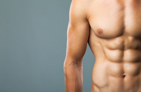 Brustwarzen bei Männern werden vielleicht bald nur noch in alten Filmen und Fotos zu sehen sein