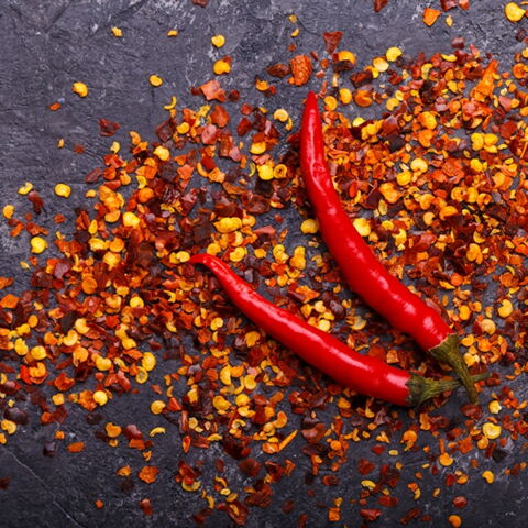Chiliflocken: Durch das Essen von Chiliflocken regt ihr euren Körper zur Fettverbrennung an