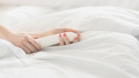 Die Mehrheit der Frauen gibt zu, sich bei der Masturbation mit vibrierenden Sextoys zu befriedigen.