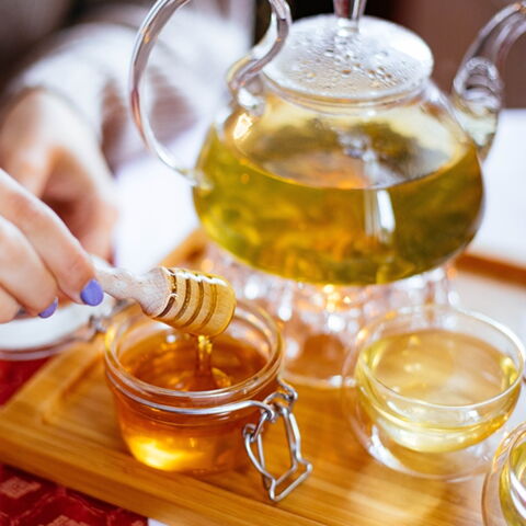 Honig: Bietet einige Inhaltstoffe, die helfen, den Appetit zu reduzieren und wird so zum perfekten Begleiter beim Abnehmen