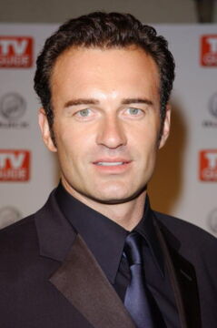 Julian McMahon alias Cole Turner